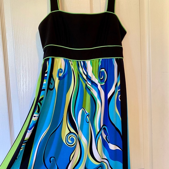 Summer dress - Picture 2 of 3